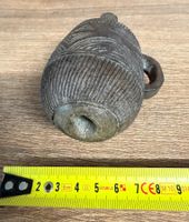Antiker Behälter aus Holz mit Griff und Griffstück