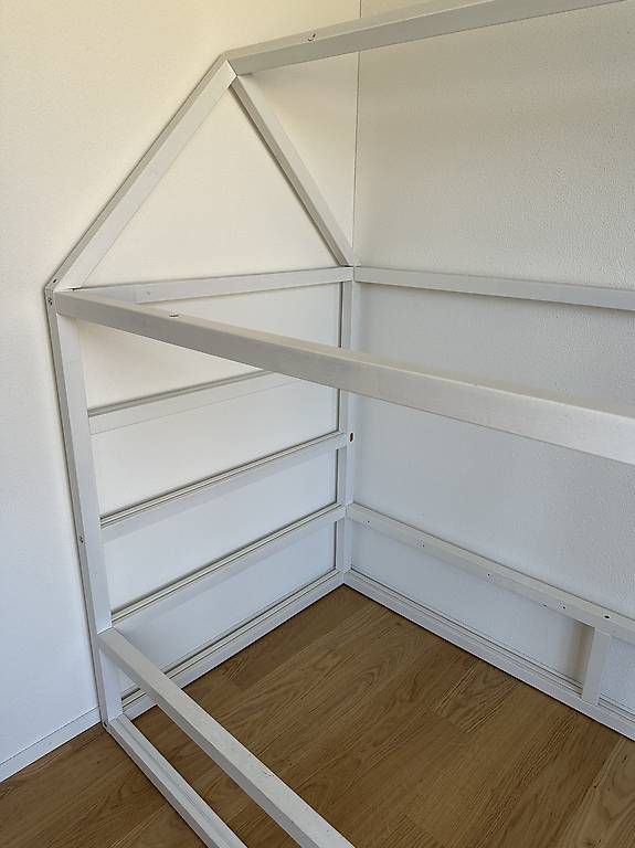 Ikea Betten: Kinderbett in Hausform – Gebraucht aus Zürich von nluterba 1