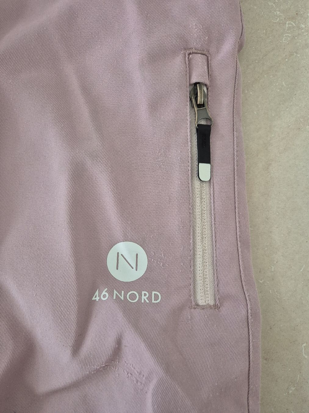 46 Nord Pantaloni: 46 Nord Skihose rosa Grösse 140 – Usato da Adliswil venduto da Stardust11 1