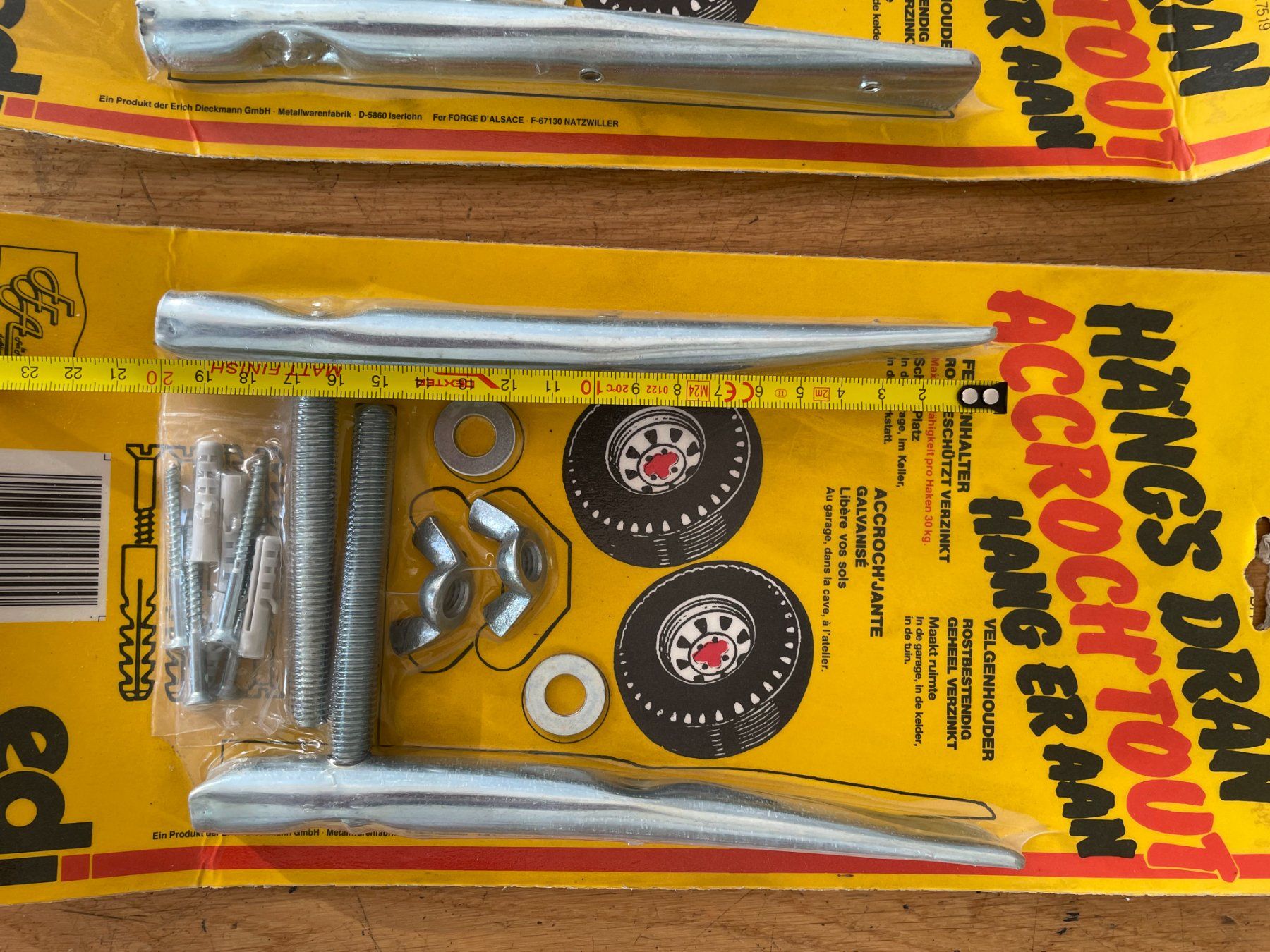 Supporti a parete: Deux kits de systèmes de fixation de roues / jantes au mur – Nuovo e nell'imballaggio originale da Petit Lancy venduto da gil_hr6v 3