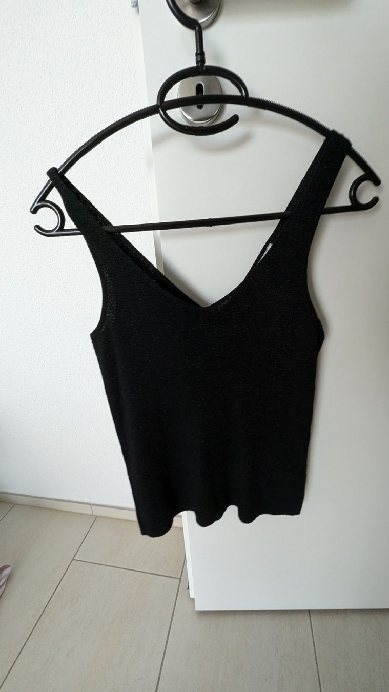Top: Top XS – Usato da Ganterschwil venduto da Nike18