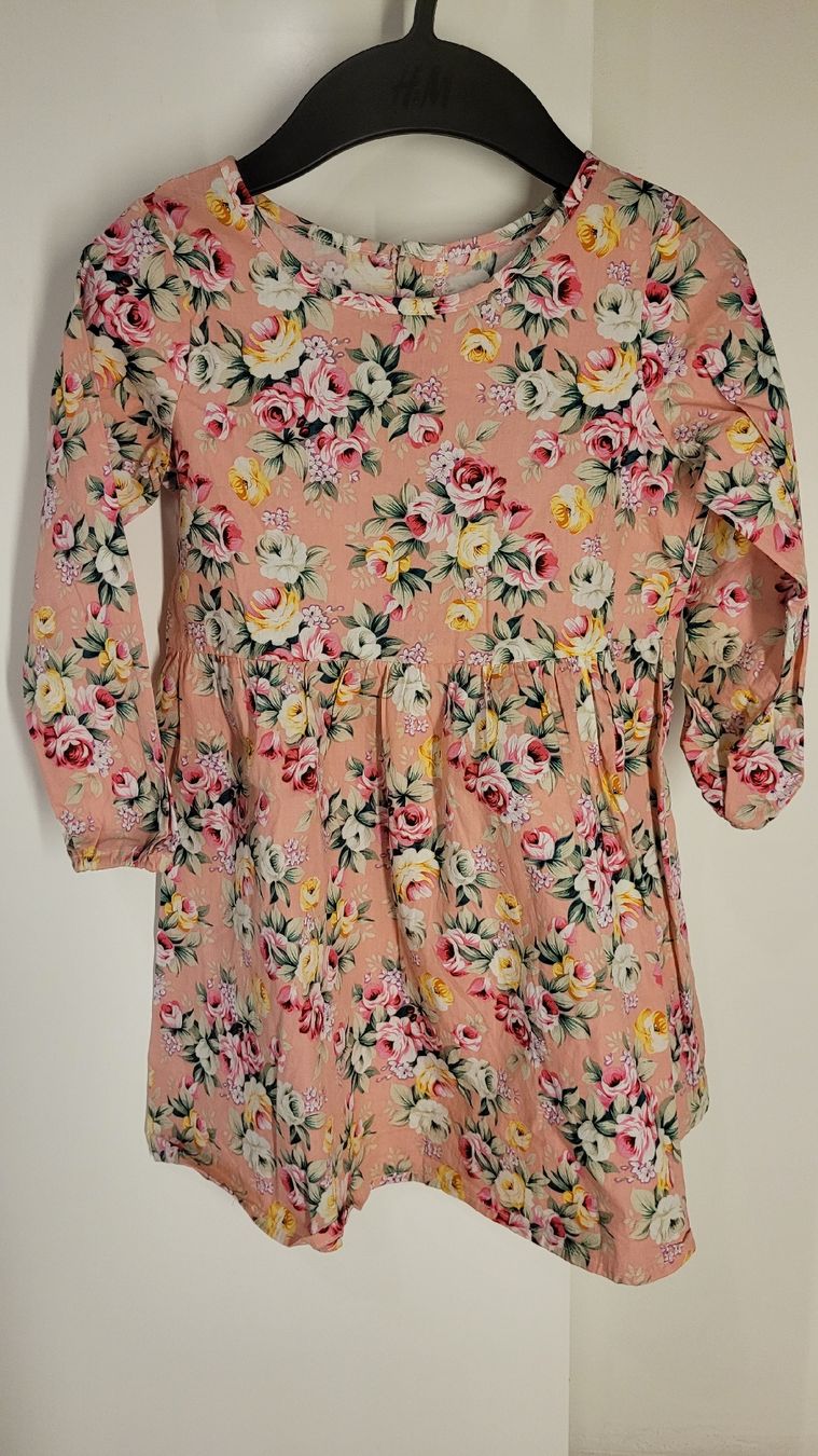 Vestiti & Gonne: Sommerliches Mädchenkleid mit Blumenmuster, Grösse ca. 104 – Usato da Meierskappel venduto da Melebo 1