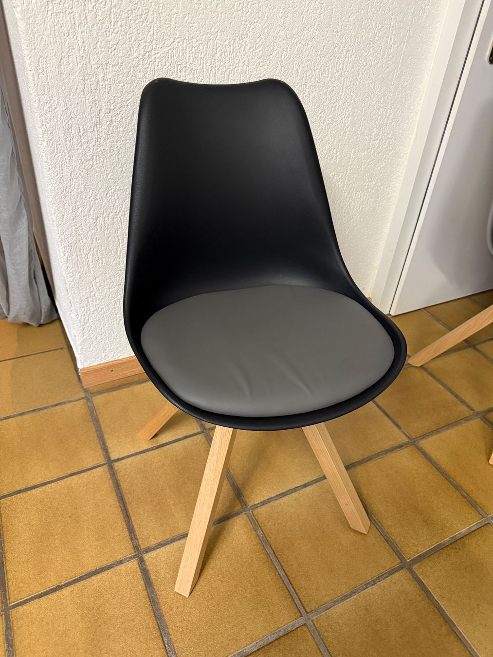 Set de table et chaises: 1 Tisch und 4 Stühle NEU – Neuf (Voir description) à Windlach par Magaglio 1