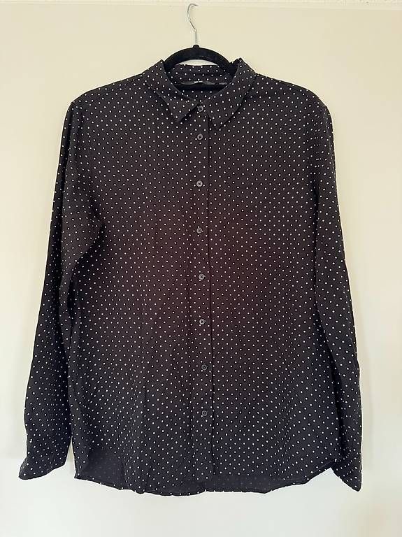 Blusen: Uniqlo Bluse - Gr. M - Schwarz – Gebraucht aus Effretikon von alicebrunner