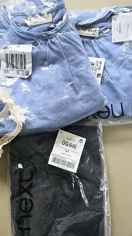 Kleiderpakete & -sets: zwei T-Shirts, Leggings, Haarband – Gebraucht aus Zürich von joo_hrd5