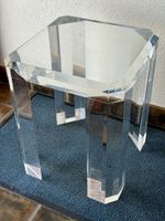 Vintage Beistelltisch aus Plexiglas – facettiertes Design