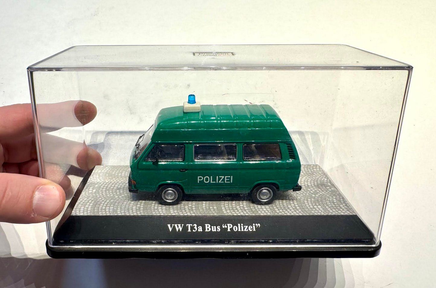 Volkswagen Modellini d'auto: vw t3 bus polizei premium classixxs 1.43 – Usato da Lausanne venduto da Techobby