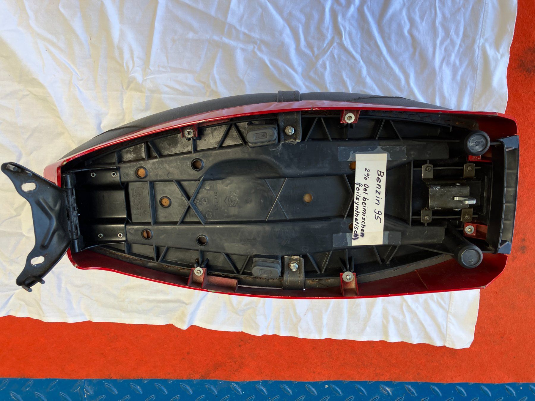 Vespa Tutti pezzi di ricambio per scooter: Vespa PK 50 Sitz – Usato da Gampelen venduto da Steuer0 2