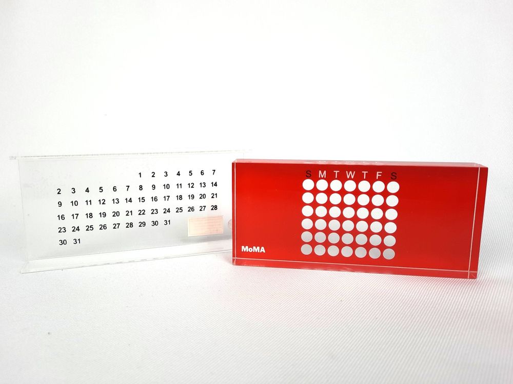 MOMA Acryl ewiger Kalender Rot  Kaufen auf Ricardo