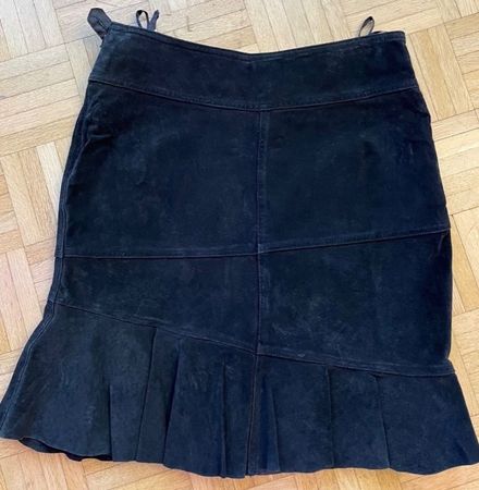 Sale❤️ Suede skirt new size M