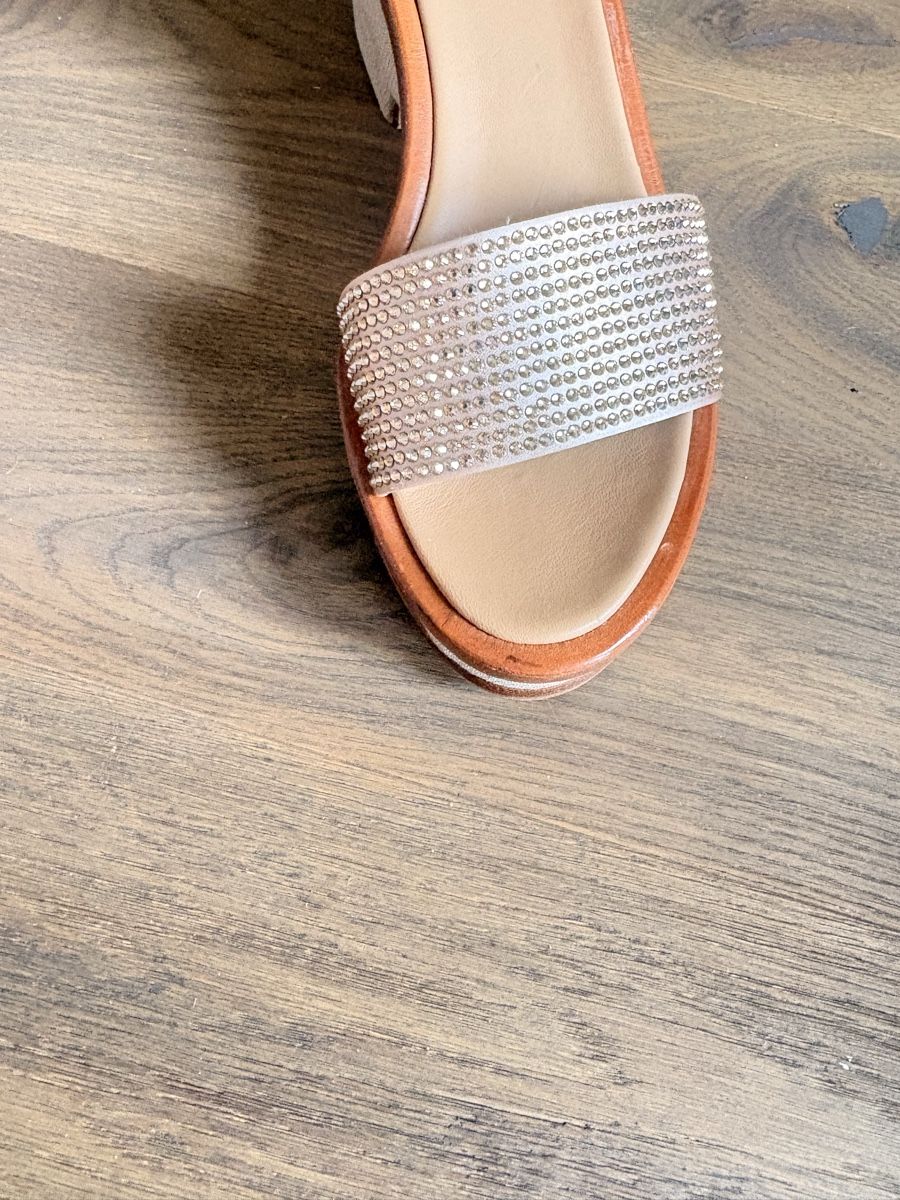 Scarpe da donna: Rodo Sandale mit Plateau und Strass Gr 40 beige – Usato da Sorengo venduto da Bipfi 4