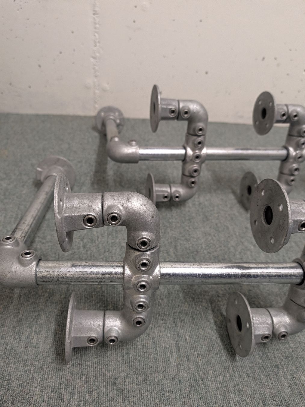 Scaffali: Rohrsystem Wandhalterung Metall   – Usato da Kaisten venduto da Graeffhome 2