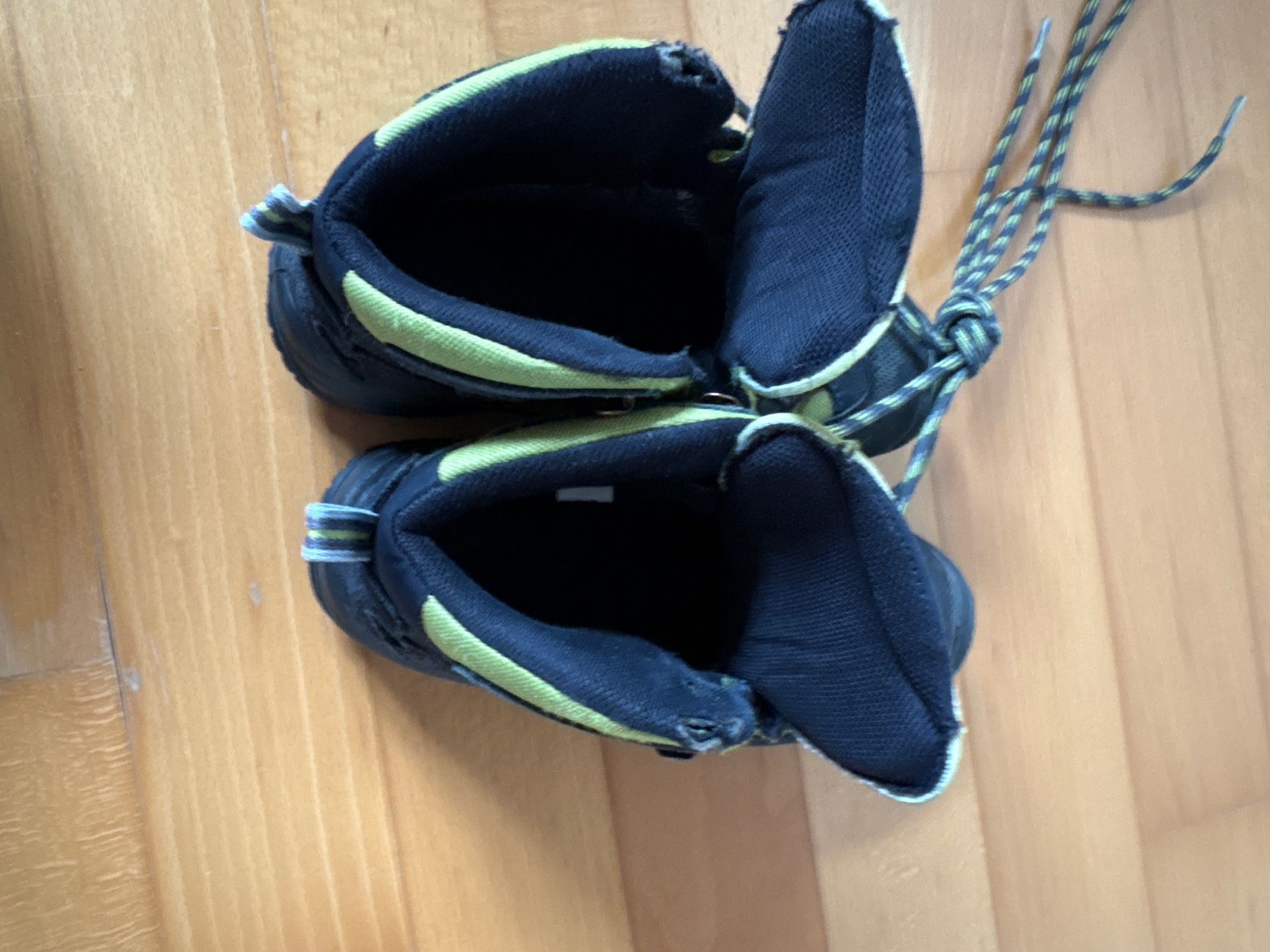 46 Nord Scarpe per ragazzi: Wanderschuhe gr 30 von 46 N – Usato da Effretikon venduto da MarthaK. 1
