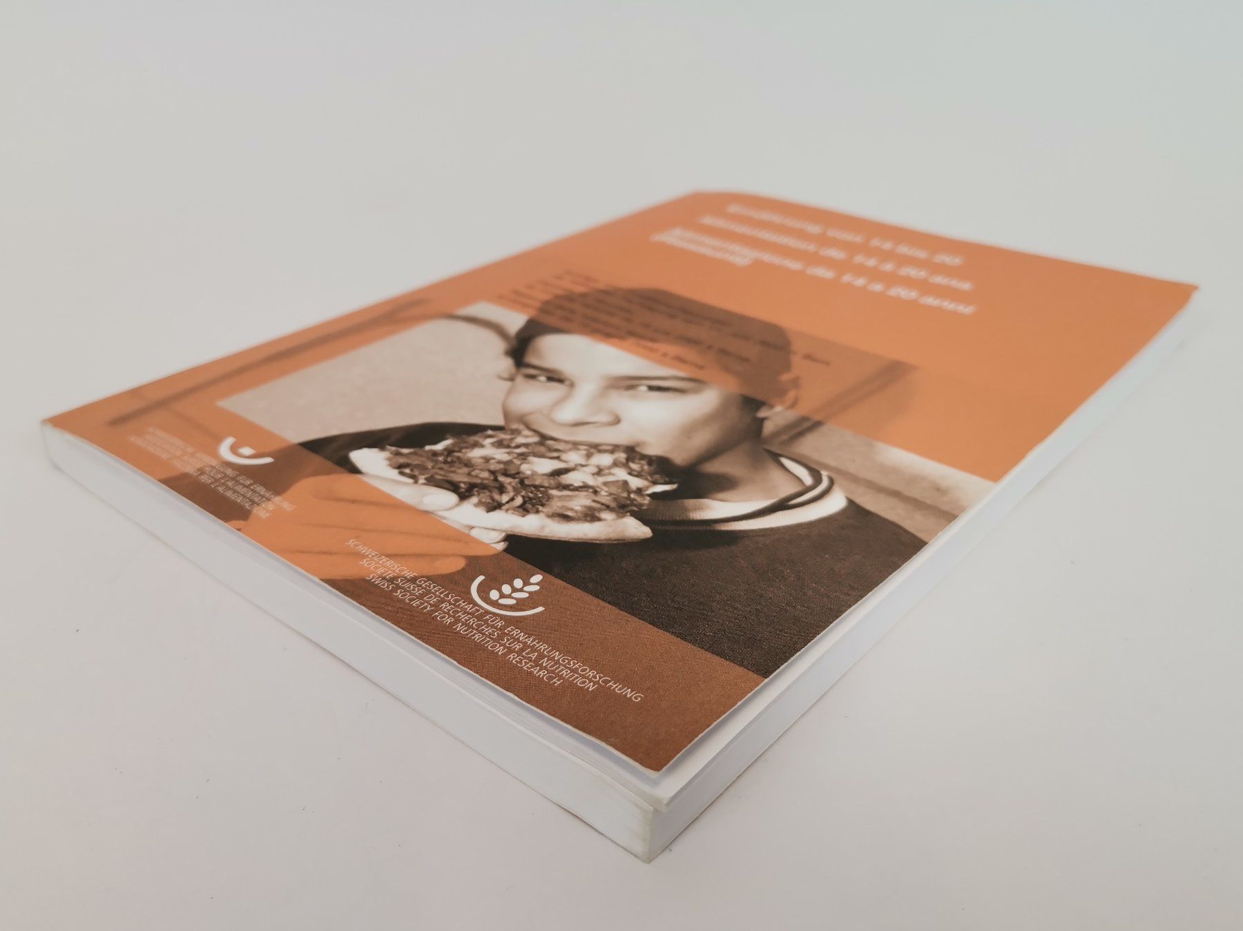 Libri: BUCH Ernährung von 14 bis 20 – Usato da Schaffhausen venduto da Restwert_SH 2