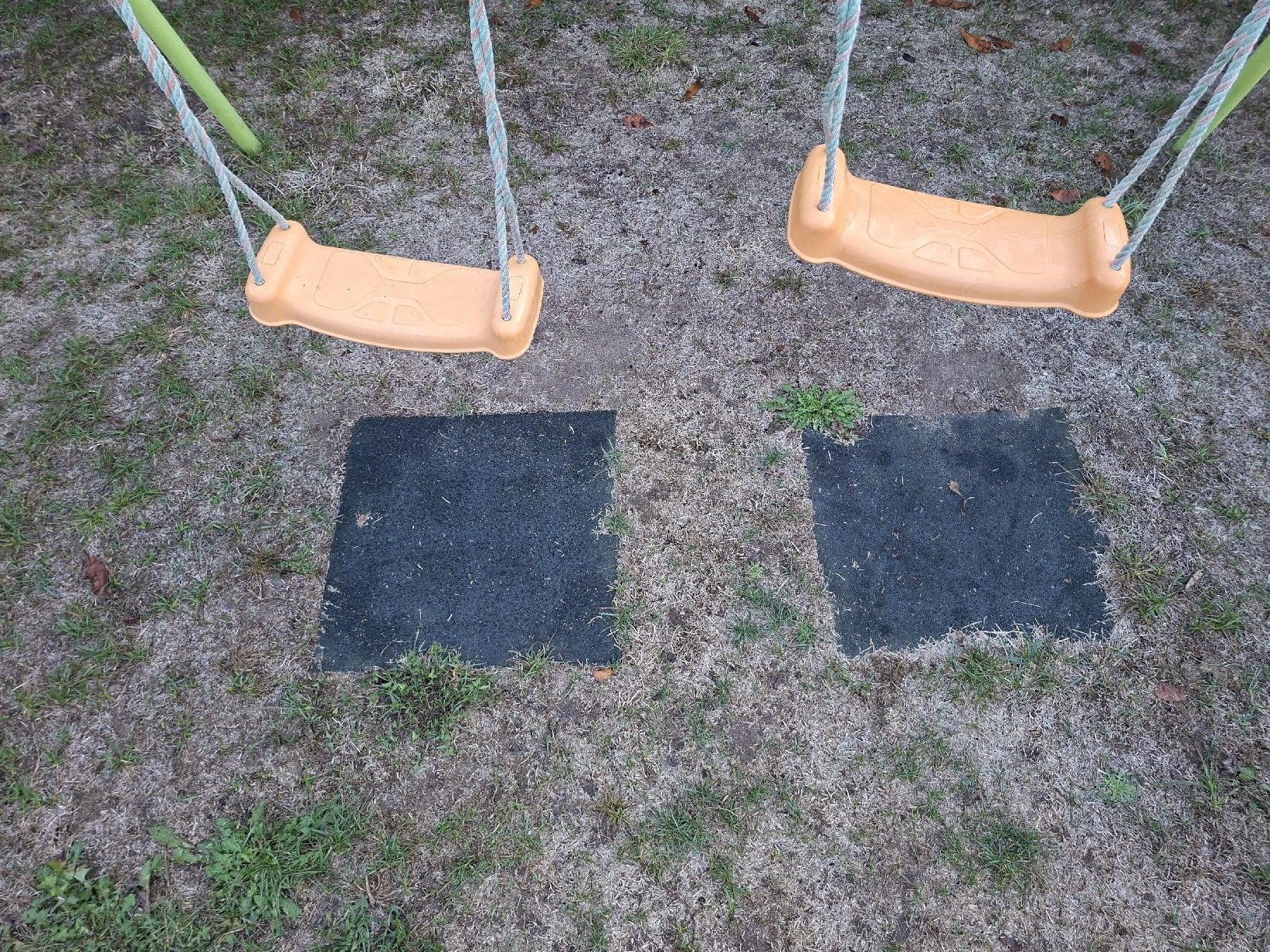 Altre altalene da giardino: Schaukel mit zwei Bodenplatten – Usato da Niedergösgen venduto da Gnoschi 2