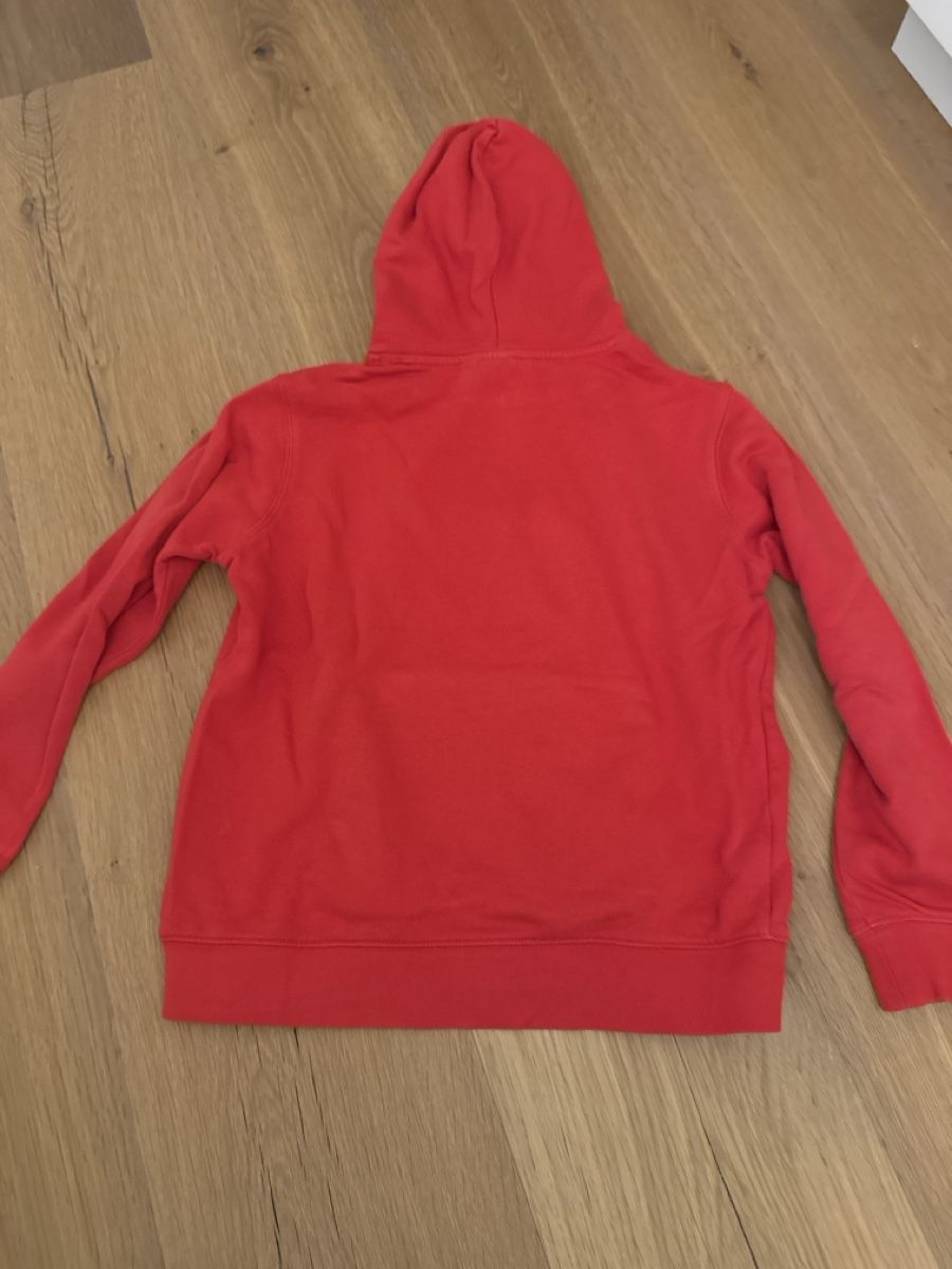 Maglioni & Felpe: Kapuzenpullover Ferrari World rot gebraucht – Usato da Lachen SZ venduto da LuganoLugano 3