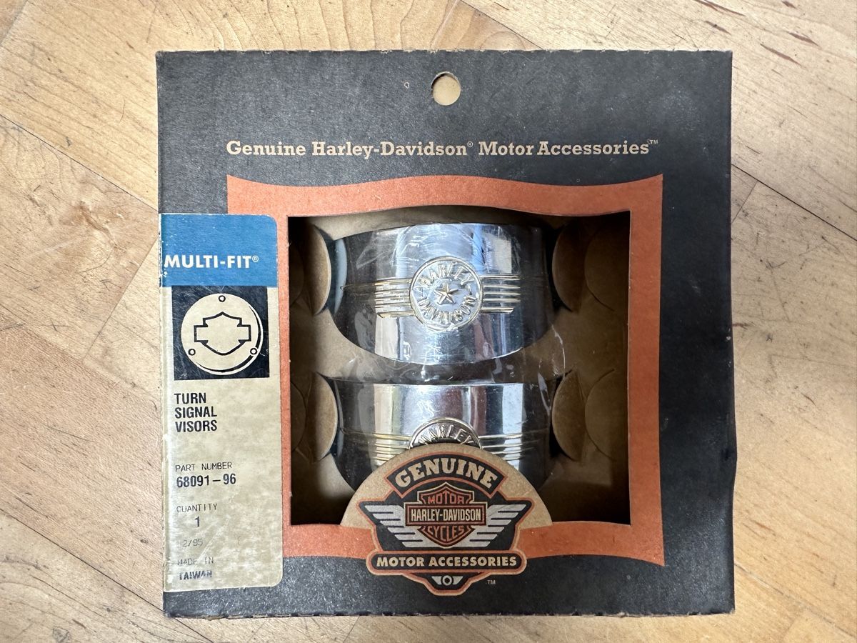 Harley-Davidson Toutes les pièces détachées moto: Harley-Davidson Blinker-Visor Chrom/Gold – D'occasion à Steinach par Dompy 1
