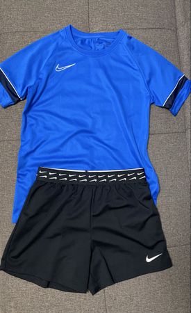 Nike Sport-Kleiderset für Mädchen, Gr.140-160 cm