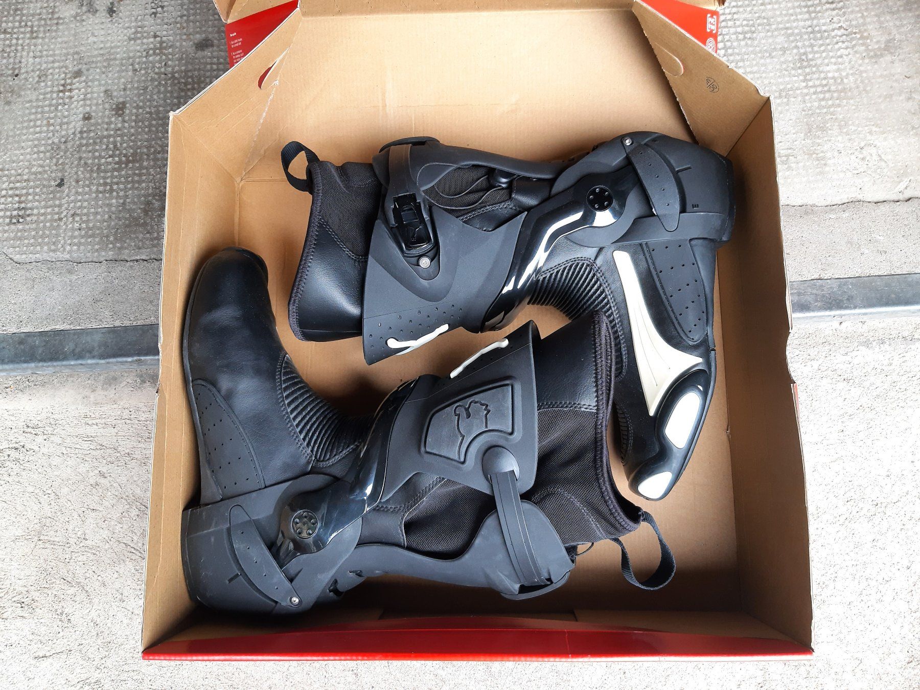 Puma Scarpe da uomo: PUMA 1000 V3 Black-White - Gr.40 – Nuovo (secondo la descrizione) da Fribourg venduto da metalhands 2