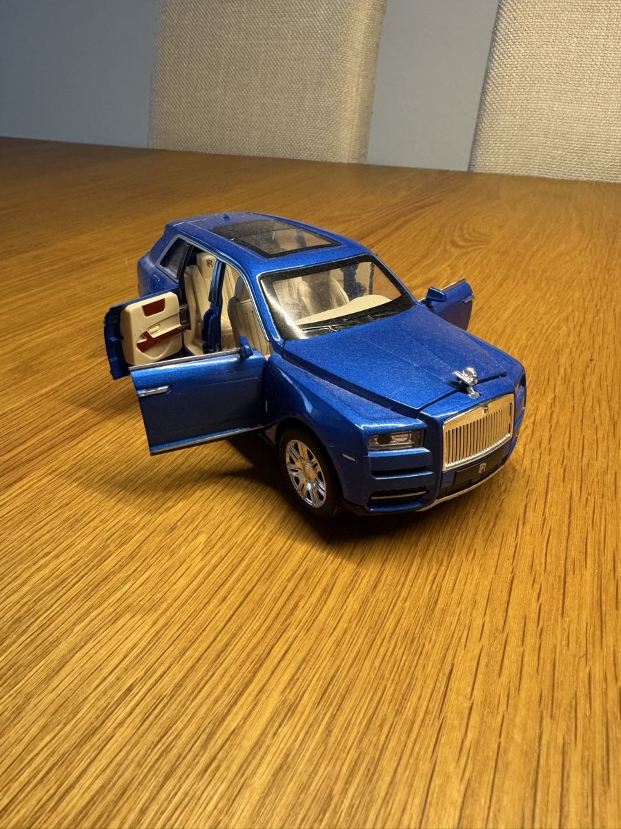 Rolls Royce Modellini d'auto: Rolls-Royce Cullinan Modellauto blau ca. 18 cm lang – Usato da Volketswil venduto da HDT2 4