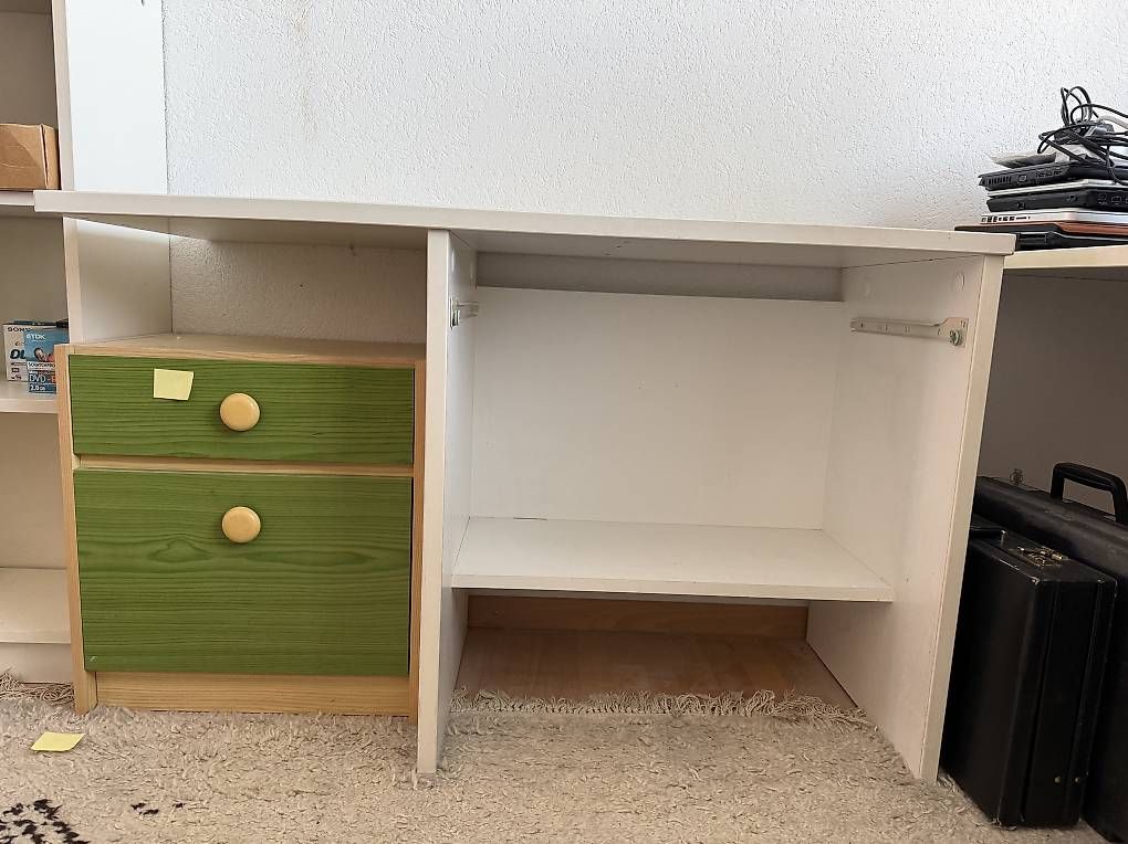 Bureaux: Schreibtisch  – D'occasion à Brüttisellen par action27 3