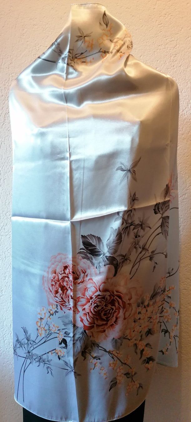 Foulard & Sciarpe: Schönes Seidentuch Frühling Blumenmuster – Nuovo e nell'imballaggio originale da Zollikofen venduto da Blackie 7