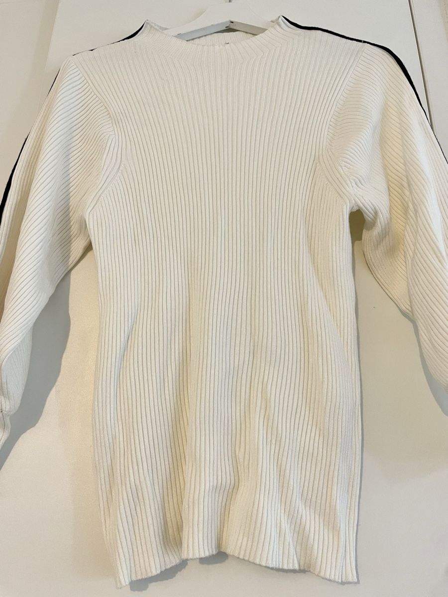 Mango Maglioni & Felpe: Stylish White Ribbed Sweater with Black Stripes – Nuovo (secondo la descrizione) da Roche VD venduto da closetcleanse 2
