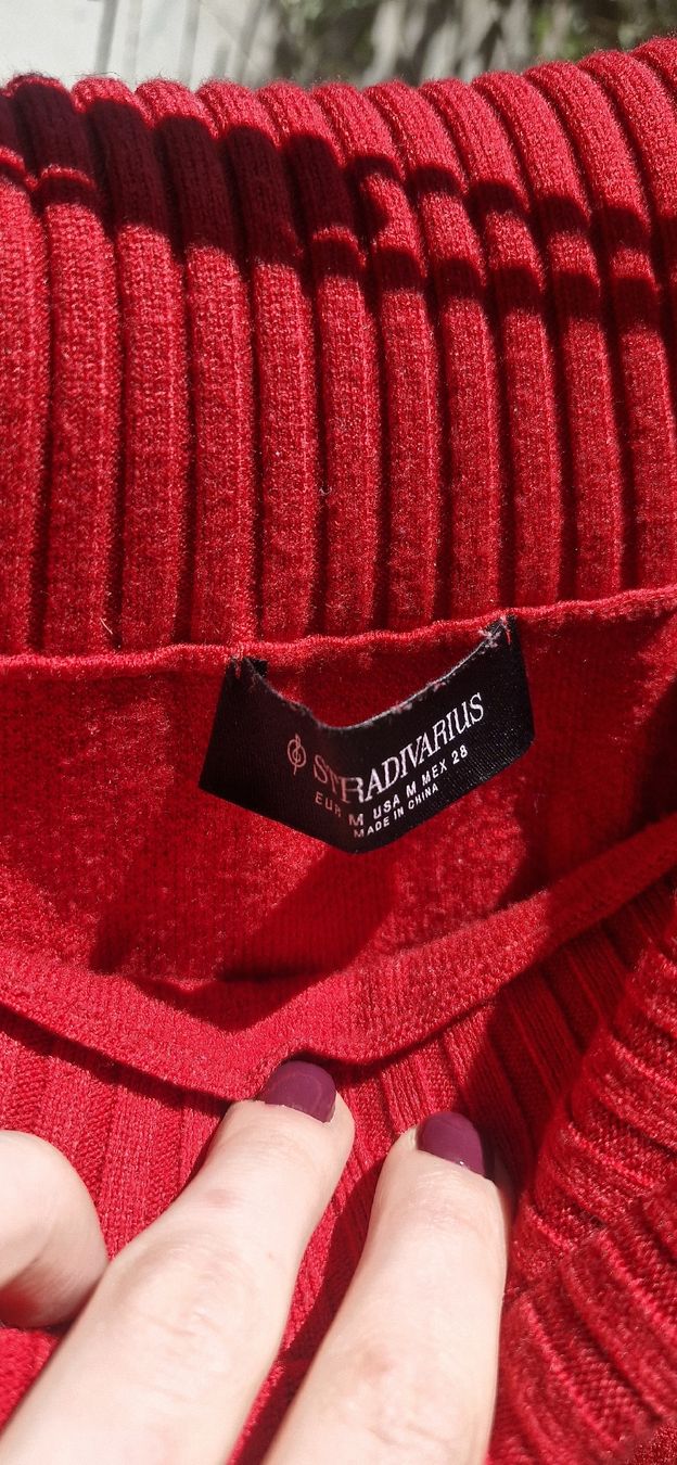 Stradivarius Maglioni & Felpe: Roter Off Shoulder Pulli – Usato da Wohlen b. Bern venduto da lau_7vcp 1