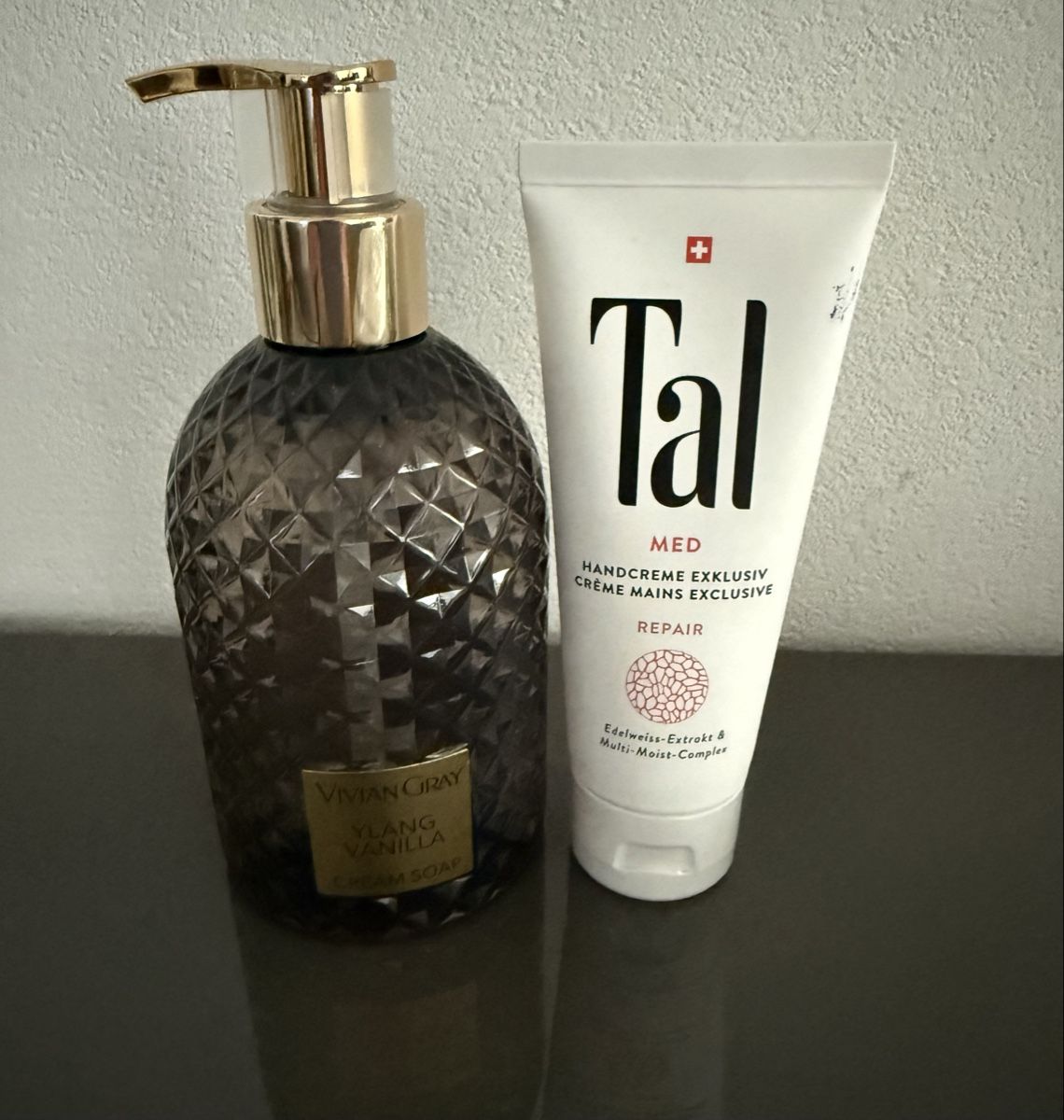 Altro per la cura del corpo: VIVIAN GRAY Handseife plus Tal Handcreme – Nuovo (secondo la descrizione) da Pfeffikon LU venduto da pepino17 5