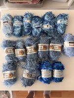 Wollpaketnummer 1 diverse Marken. Blautöne struktur flausch