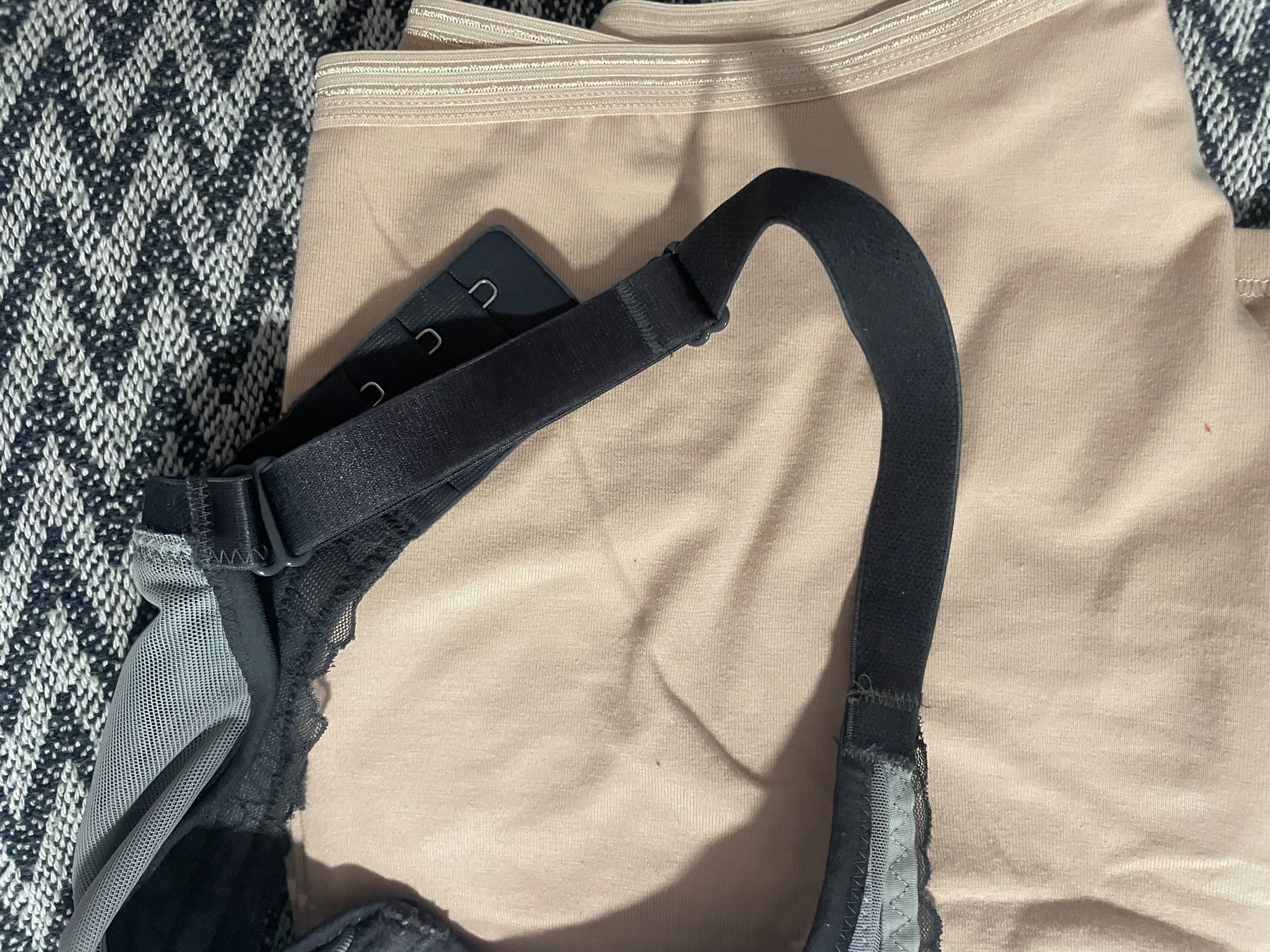 Sonstige Unterwäsche: Eleganter Grauer BH mit Spitze, Grösse 85E – Neu (gemäss Beschreibung) aus Zürich von jandra01 6