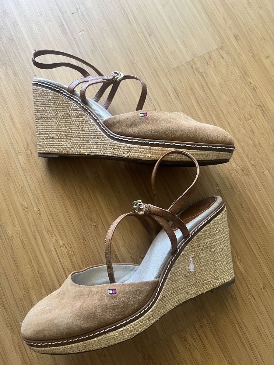Tommy Hilfiger Scarpe da donna: Escarpins compensés Tommy Hilfiger cuir - 41 – Nuovo (secondo la descrizione) da Nyon venduto da ikel78