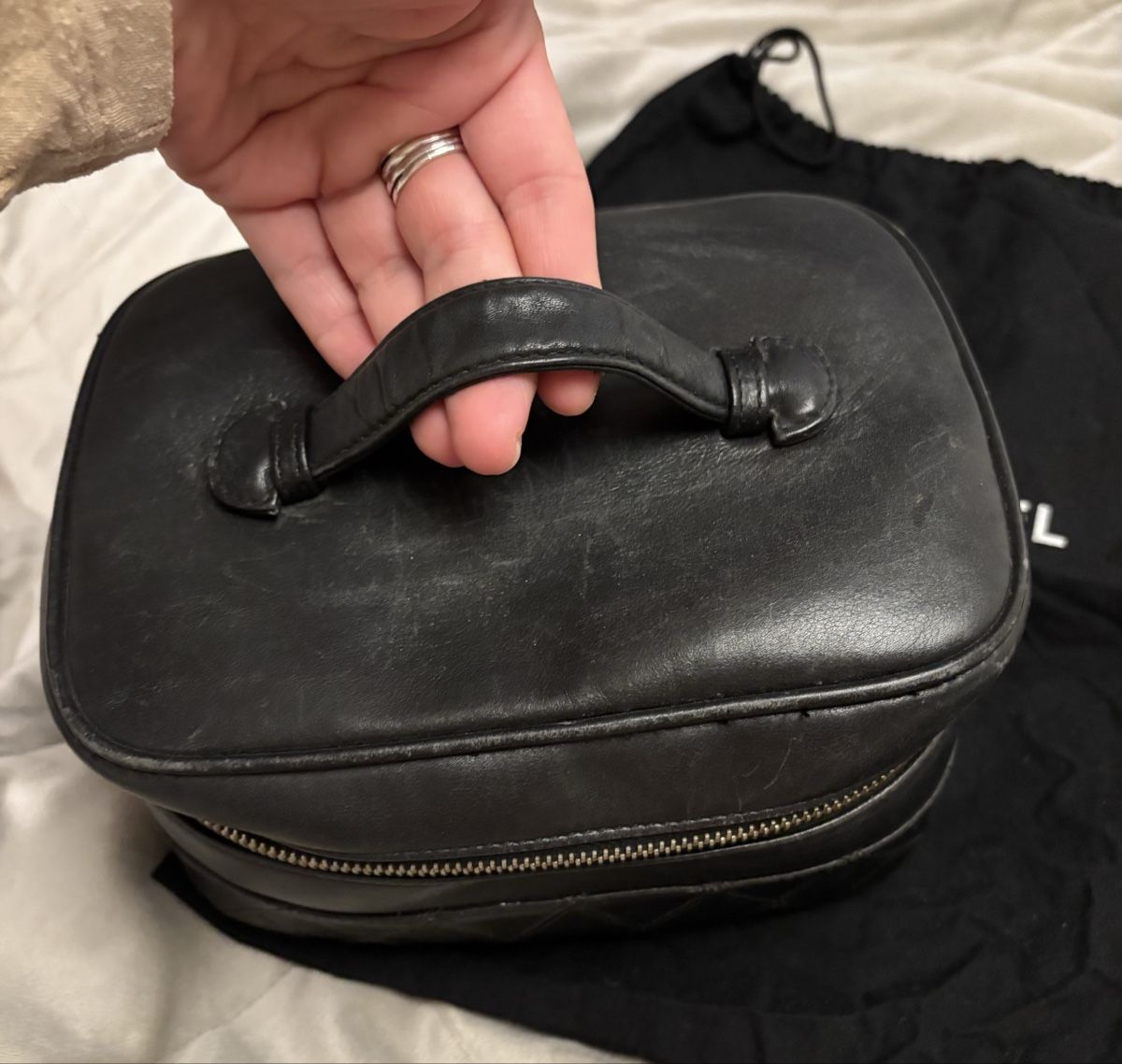 Chanel Custodie per cosmetici: Chanel Vanity Necessaire Leder, schwarz – Usato da St. Gallen venduto da heartbug 2