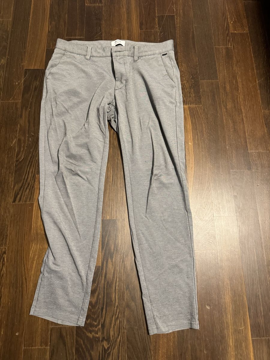 Pantaloni: Herrenhose Only & Sons, W33 und L32 – Usato da Zürich venduto da jue_9df8