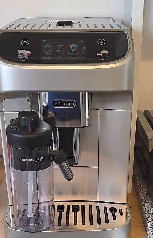 Kaffeemaschinen & Espressomaschinen: Kaffemaschine Delonghi Magnifica Plus – Gebraucht aus St. Gallen von ism_z7k9