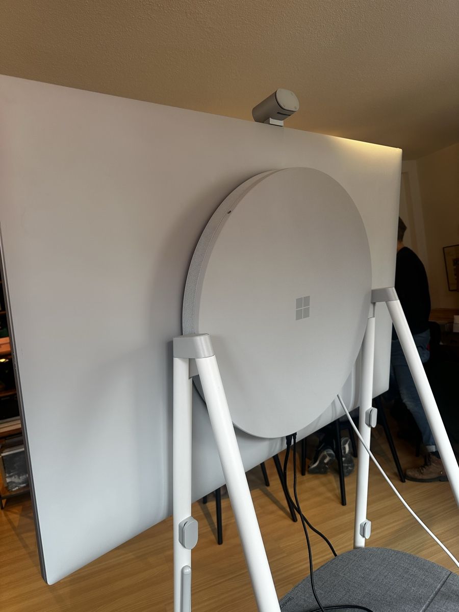 Microsoft Surface Hub 3 mit Steelcase Wagen (Gebraucht) in Schindellegi ...