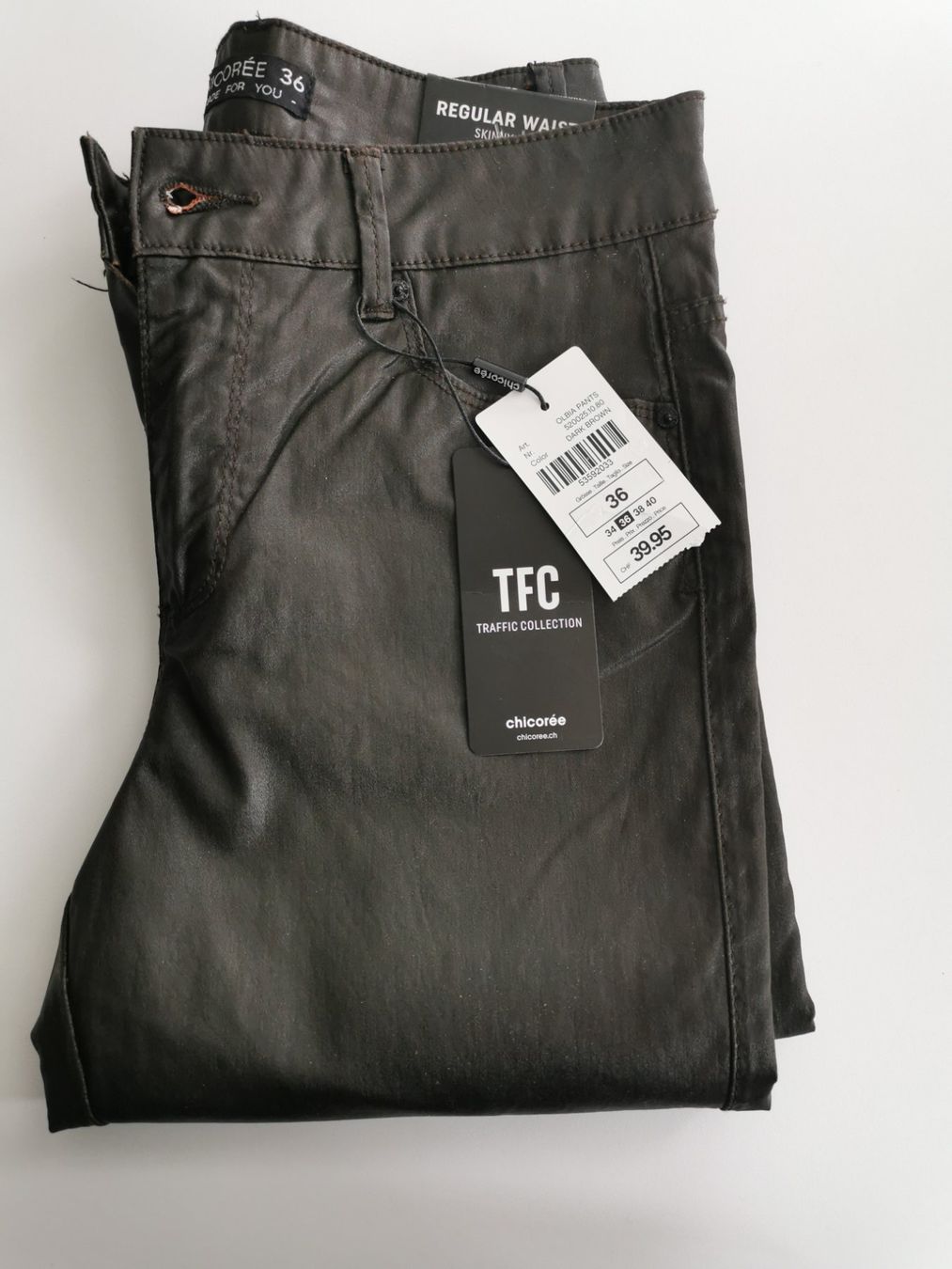 Pantalons: Tolle Hosen "neu" – Neuf avec emballage d'origine à Menziken par Giulietta1 1