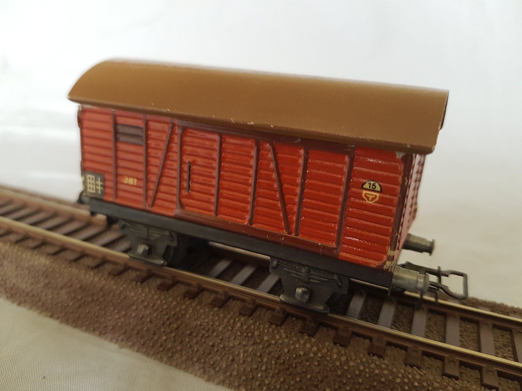 Märklin Modellini di ferrovie: Märklin 381: Gedeckter Güterwagen – Usato da Luzern venduto da inca55