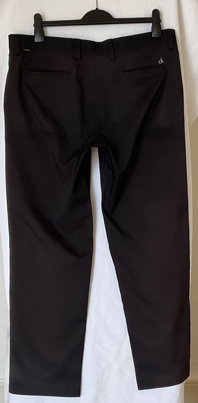 Calvin Klein Pantaloni: Calvin Klein golf pantalon noir – Usato da Corseaux venduto da Mililaforet75 1