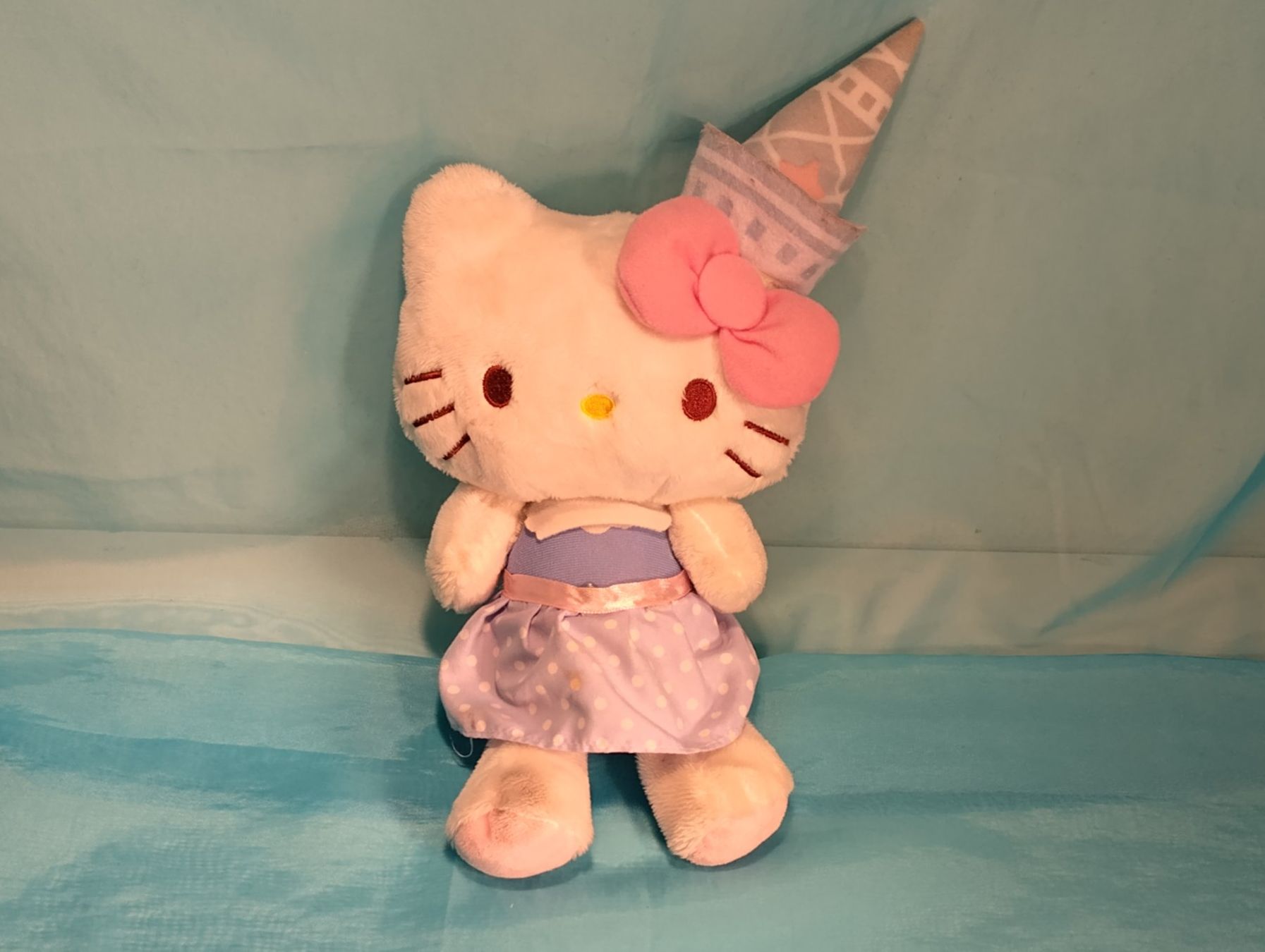 Hello Kitty Giocattoli: Hello Kitty im Partylook, L: 30cm – Usato da Bellach venduto da JingleCherry