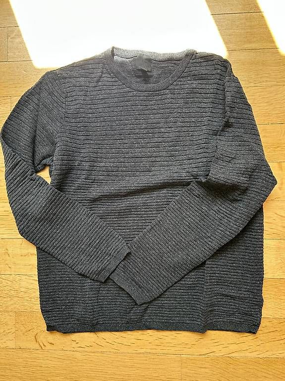 H&M Pulls & Sweat-shirts: Pullover schwarz gerippt – D'occasion à Muttenz par anj_2qy5