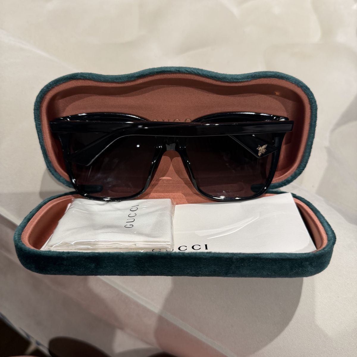 Gucci Lunettes & Verres: Gucci Sunglasses – D'occasion à Lausanne par its_zl9h 1