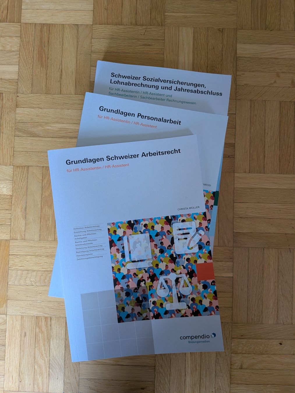 Libri: HR-Assistent:in Set Lehrbücher – Nuovo (secondo la descrizione) da Bern venduto da noe_7fbj 1