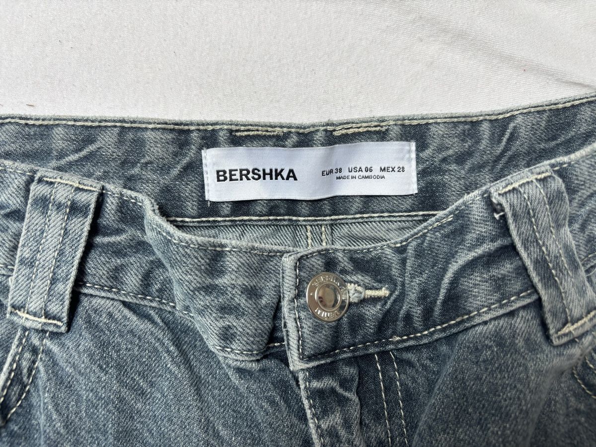 Bershka Jeans: Pantalon taille basse ballon, large, bershka – D'occasion à Avry-devant-Pont par Odilee 1