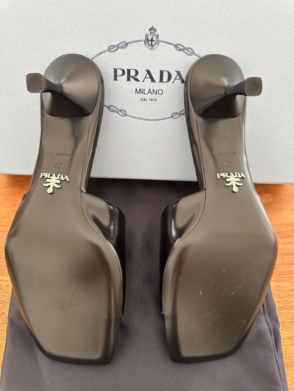 Prada Damenschuhe: PRADA Pantoletten aus Leder NEU – Neu und originalverpackt aus Oberengstringen von snoopy714 5