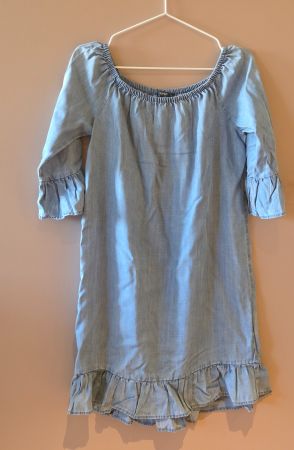 Jeanskleid Carmen-Stil Gr. 34 mit Volant