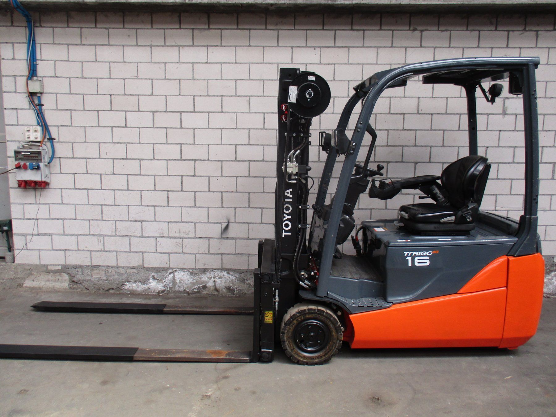 Toyota Carrelli elevatori e a forche: STAPLER TOYOTA 8FBE 16T ELEKTRO GABELSTAPLER – Usato da Seon venduto da zomahandel 1