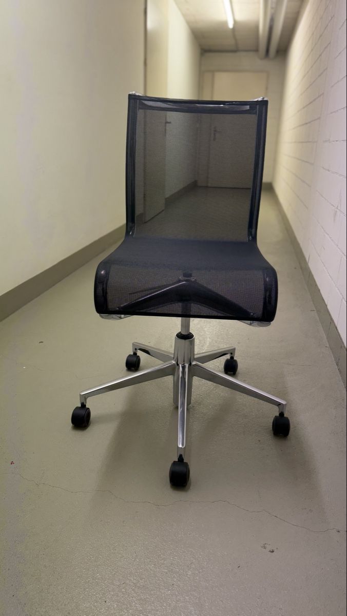 Alias Chaises: Design- Bürodrehstuhl Alias Rollingframe – D'occasion à Brunnen par kimika02 3