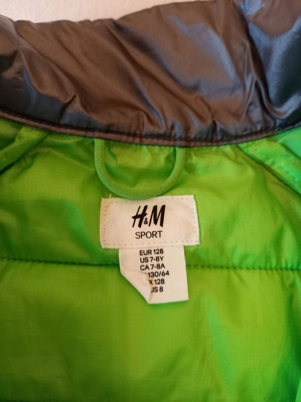 H&M Giacche & Cappotti: Jacke H&M Gr. 128 grau / hellgrün – Usato da Unterengstringen venduto da saraman 1