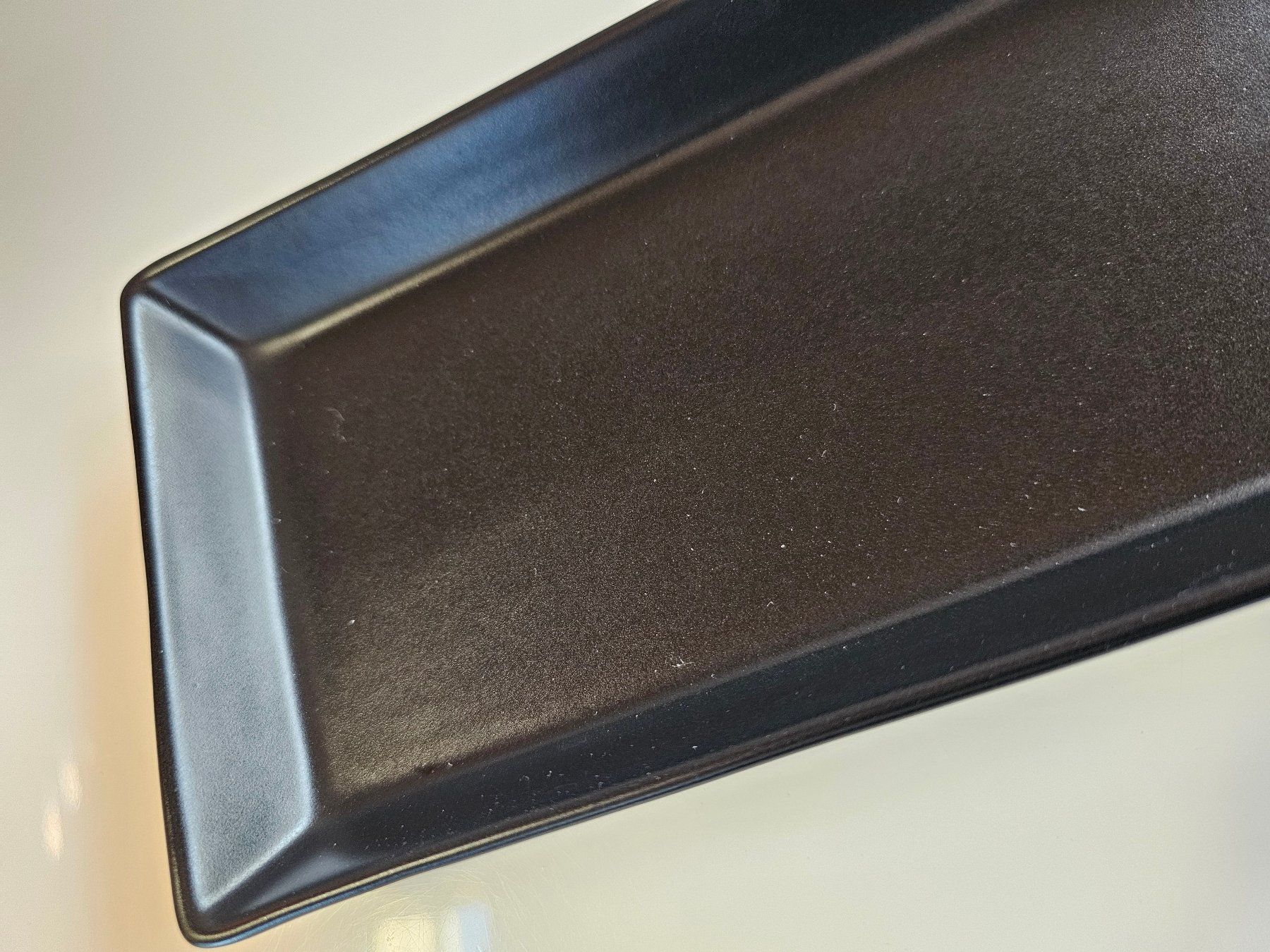 Ikea Piatti di portata: schwarze Keramikplatte / Dekoplatte / Servierplatte – Usato da Einigen venduto da Pretorius66 2